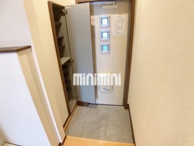 玄関　下駄箱付きで玄関回りもすっきりですね。