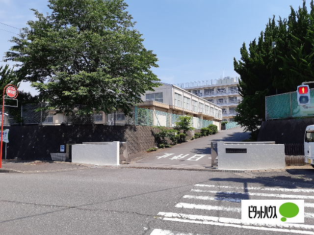 中学校　富士市立岳陽中学校（中学校）まで1884m