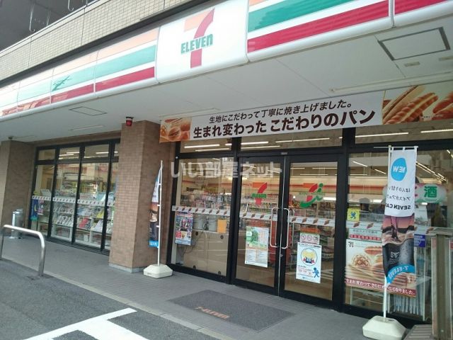 コンビニ　セブンイレブン 仙台小鶴新田駅前店（コンビニ）まで556m