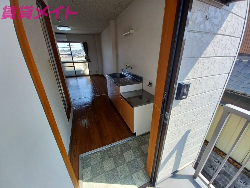 玄関　他のお部屋の写真を代用しております。