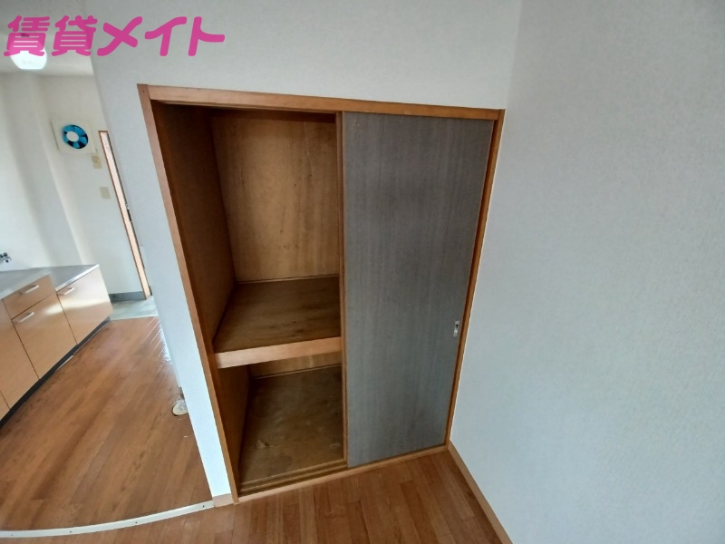 収納　他のお部屋の写真を代用しております。