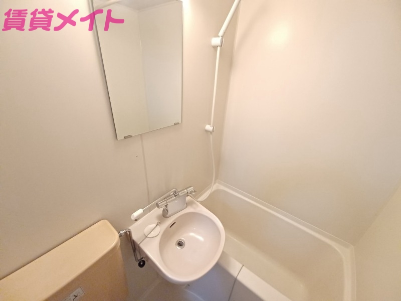 洗面設備　他のお部屋の写真を代用しております。