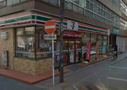 コンビニ　セブン－イレブン北千住駅東口店（コンビニ）まで512m