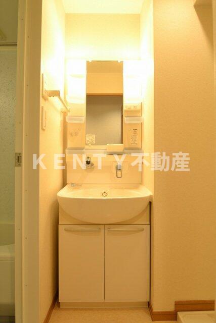 洗面設備　コンパクトで使いやすい洗面所