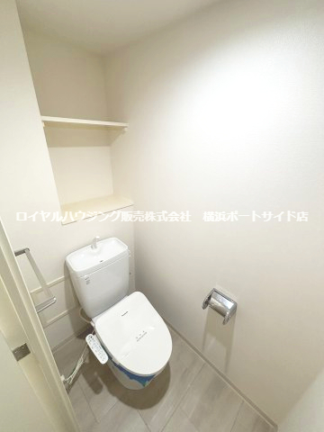 トイレ　※同タイプの設備写真になります。