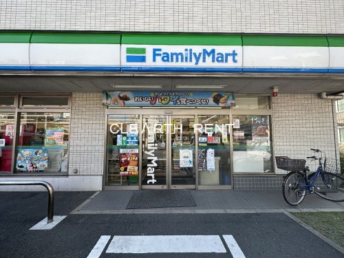 コンビニ　ファミリーマート 東大井三丁目店（コンビニ）まで712m