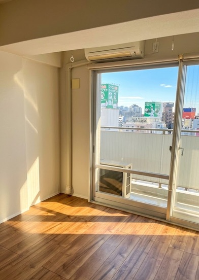居室・リビング　※同建物内の別部屋参考写真です