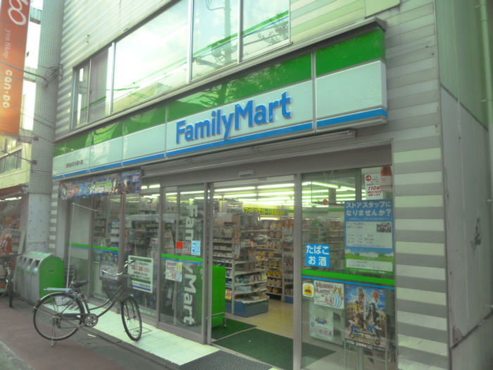 コンビニ　ファミリーマート（コンビニ）まで70m