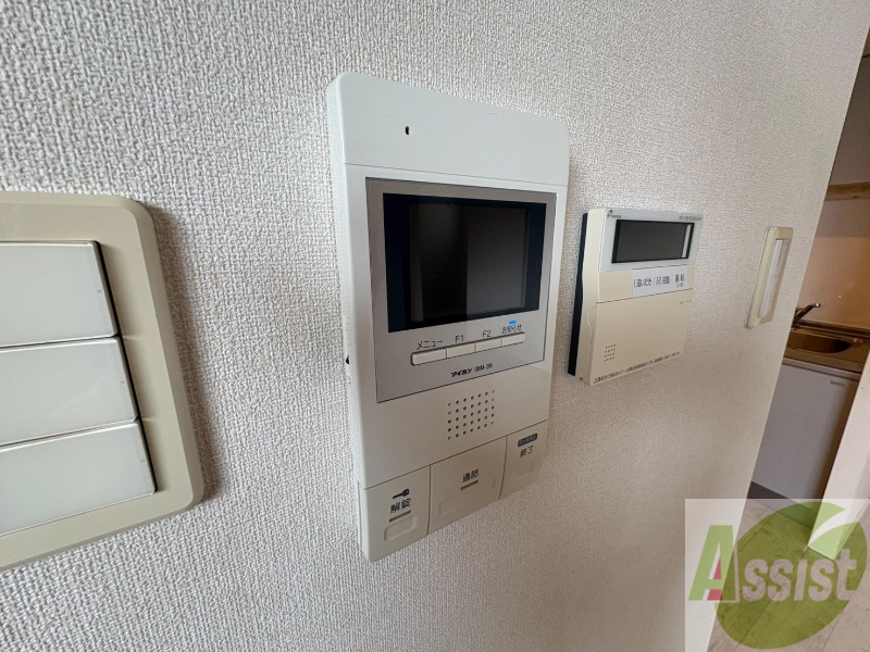 セキュリティ　ＴＶモニター付インターホンです。来客者の顔が見えるので安心！