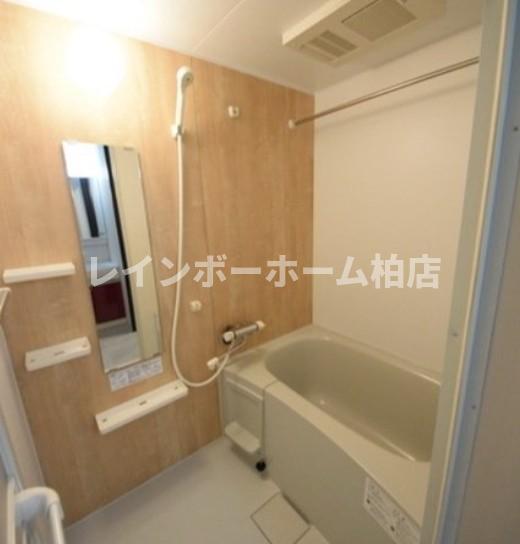 バス・シャワールーム　浴室乾燥機があります