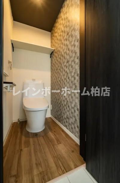 トイレ　温水洗浄便座です
