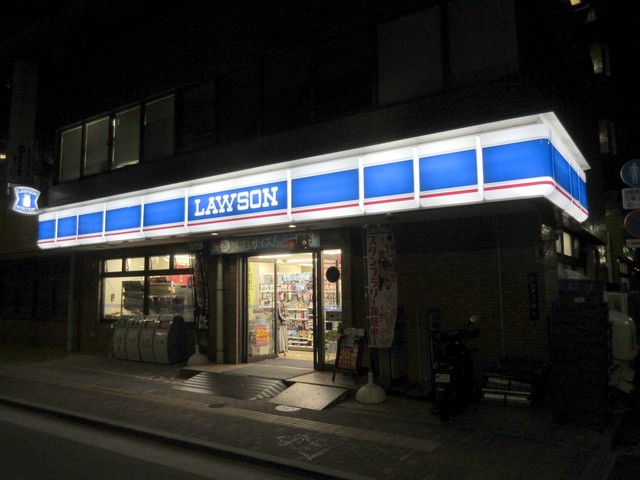 コンビニ　ローソン 台東三丁目店（コンビニ）まで30m