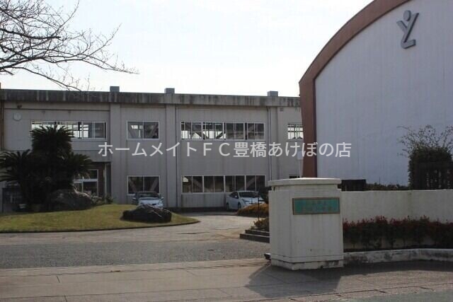 小学校　田原市立童浦小学校（小学校）まで2049m