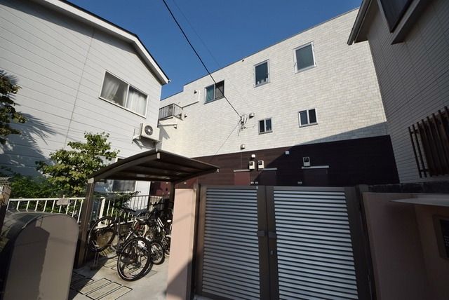建物外観　★駅徒歩５分ほど★