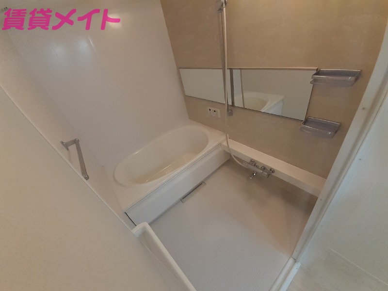 バス・シャワールーム　同物件別部屋の写真です