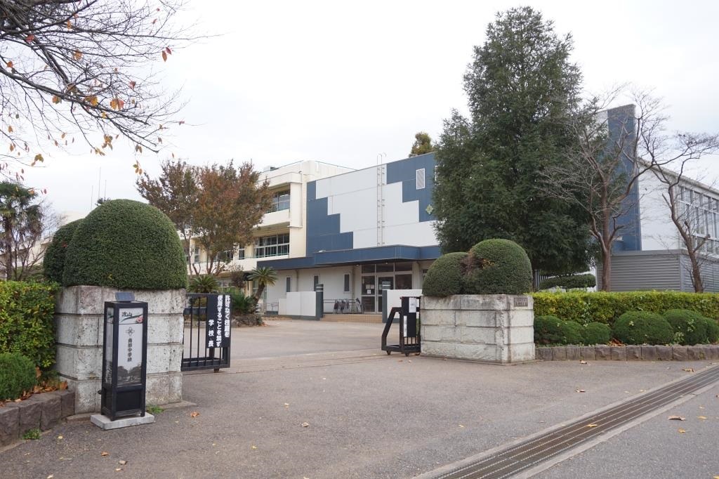 中学校　流山市立南部中学校（中学校）まで286m