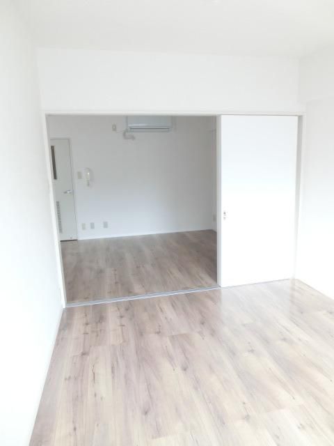 居室・リビング　明るいお部屋です