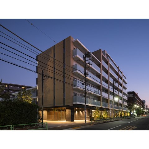 建物外観　鉄筋コンクリート造のがっちりとした建物。
