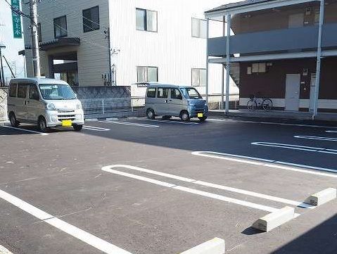 駐車場　駐車場があるので、車を買う予定の方も安心です