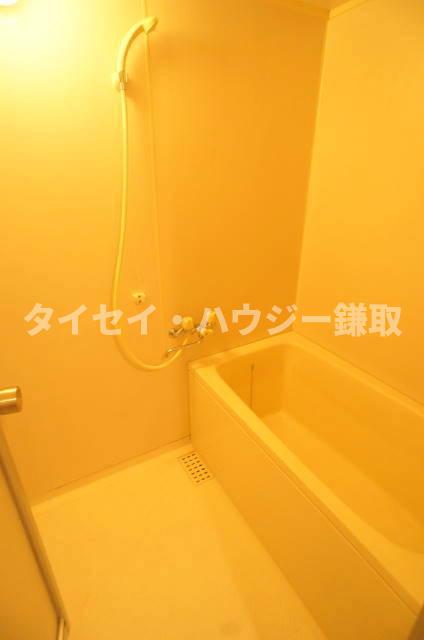 バス・シャワールーム　追い焚き給湯に変わります。
