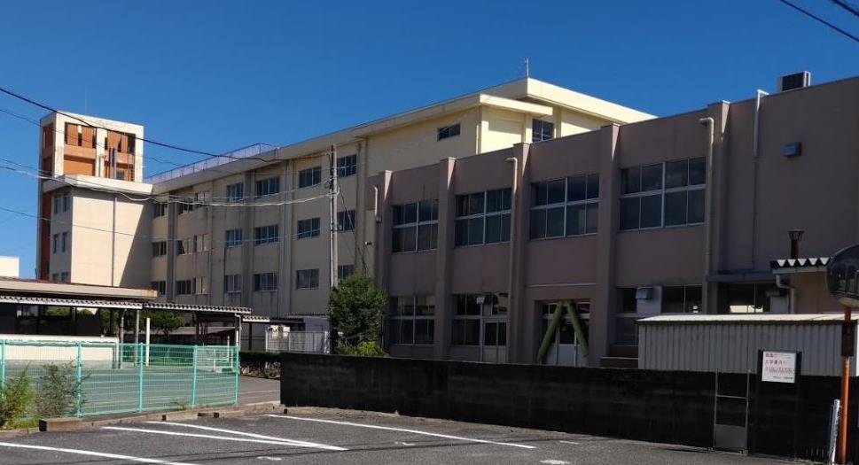 中学校　岡山市立吉備中学校（中学校）まで735m