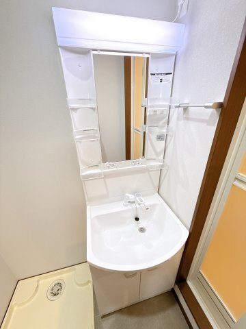 洗面設備　※同物件・反転タイプの写真です。