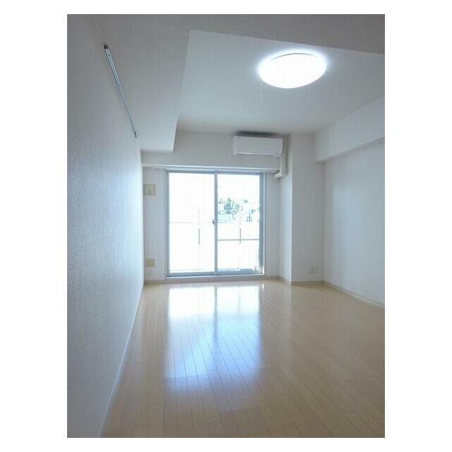 居室・リビング　※別部屋参考写真です。