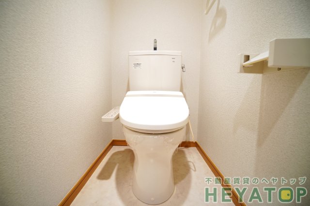 トイレ　温水洗浄便座（同仕様写真）