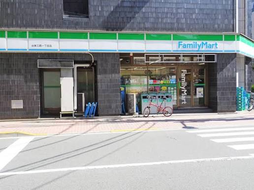 コンビニ　ファミリーマート台東三筋一丁目店（コンビニ）まで208m
