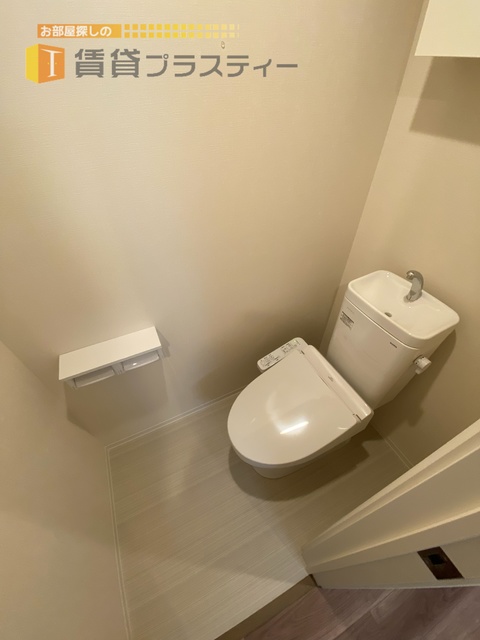 トイレ　ウォシュレット完備。