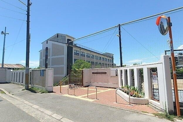 中学校　豊中市立第十八中学校（中学校）まで352m
