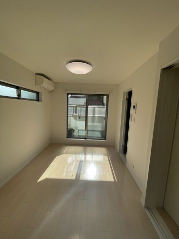 居室・リビング　イメージとして同マンション別部屋写真使用しています