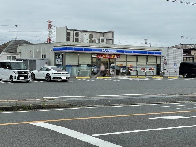 コンビニ　ローソン 四街道鹿渡店（コンビニ）まで384m