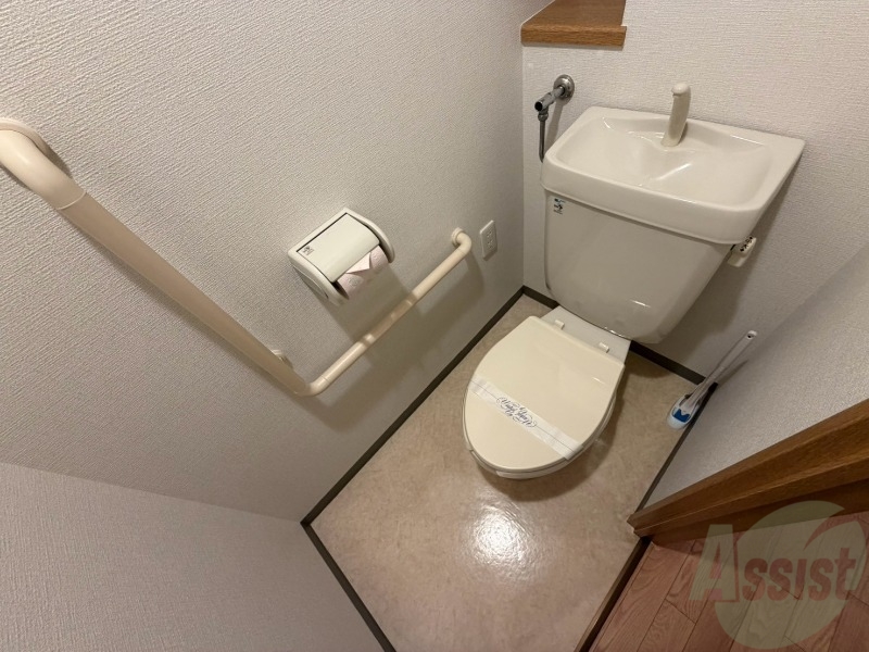 トイレ　こちらはトイレです。清潔感があり、安心して使用できます。