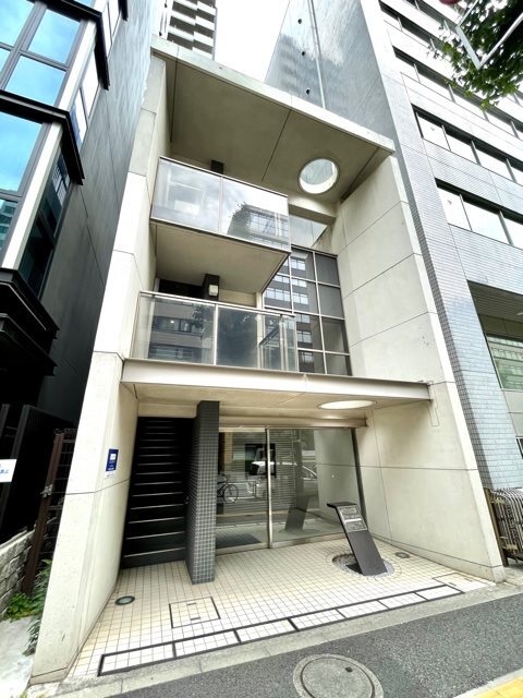 ＪＲ総武線 御茶ノ水駅 徒歩8分 17階建 築22年の外観写真