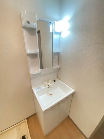 ＪＲ内房線 五井駅 バス乗車時間：11分 最寄りバス停で下車 徒歩5分 3階建 築31年の内装写真