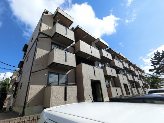 ＪＲ内房線 五井駅 バス乗車時間：11分 最寄りバス停で下車 徒歩5分 築31年
