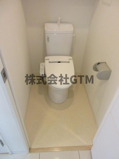 小田急線 豪徳寺駅 徒歩5分 4階建 築15年のトイレ写真
