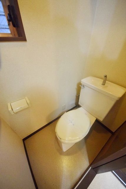 東武東上線 成増駅 徒歩15分 3階建 築31年のトイレ写真