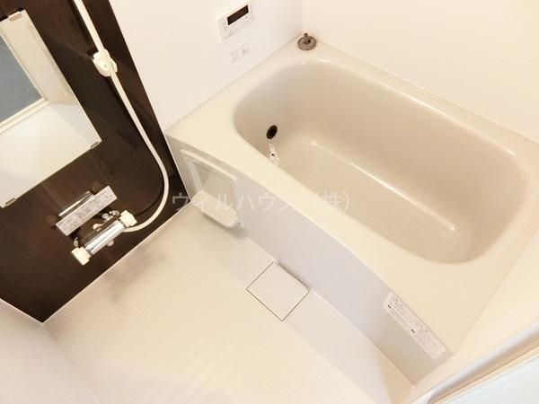 バス・シャワールーム　浴室乾燥機、追い焚き機能付きバス！