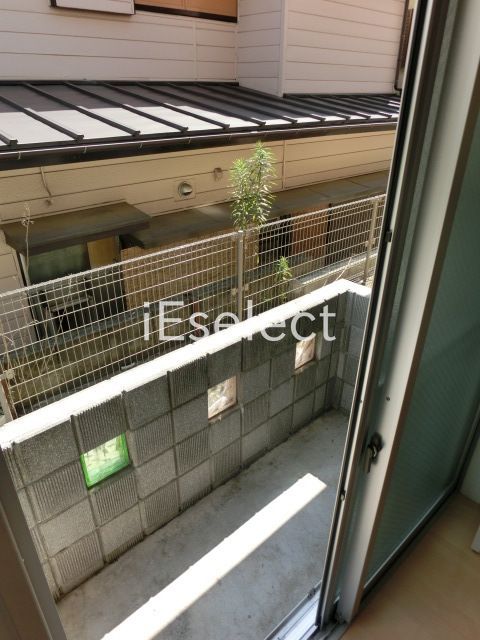 バルコニー　洗濯物も干せますね。