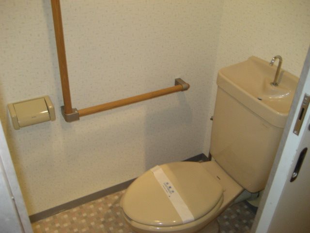 ワイズ新横浜のトイレ写真