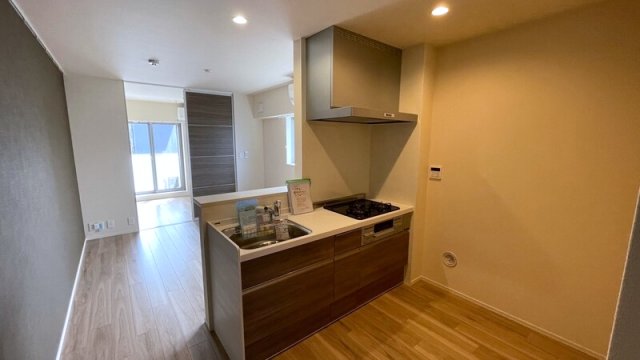 キッチン　周りを見渡しながら調理のできるカウンターキッチンです♪