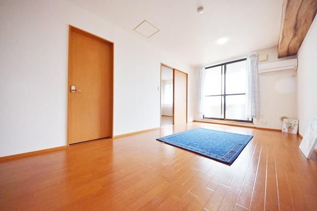 居室・リビング　別号室参考写真