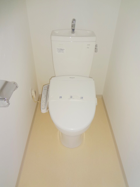 トイレ　シャワートイレ完備♪