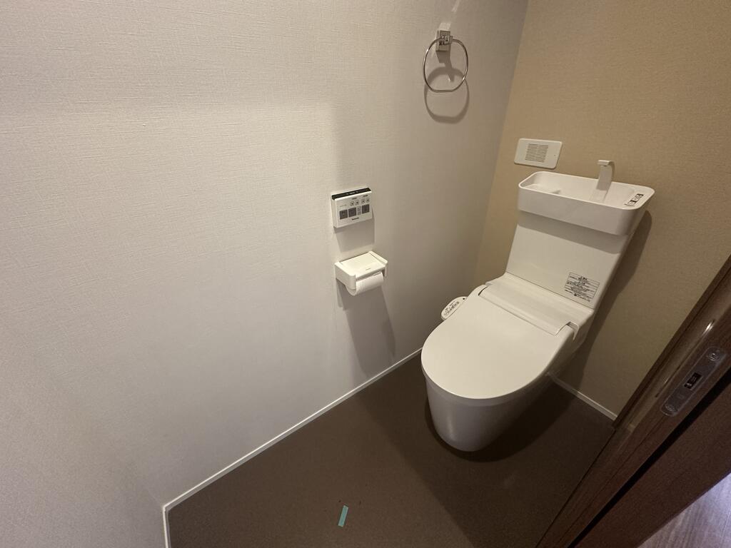 トイレ　ウォシュレット付き