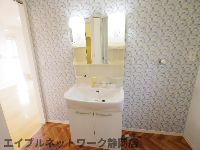 洗面設備　コンパクトで使いやすい洗面所