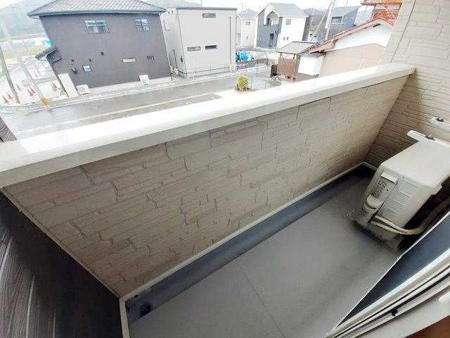 バルコニー　お洗濯にも便利なバルコニー付き