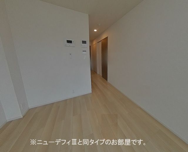 ＪＲ京浜東北線 大宮駅 バス乗車時間：20分 最寄りバス停で下車 徒歩8分 3階建 新築の居間写真