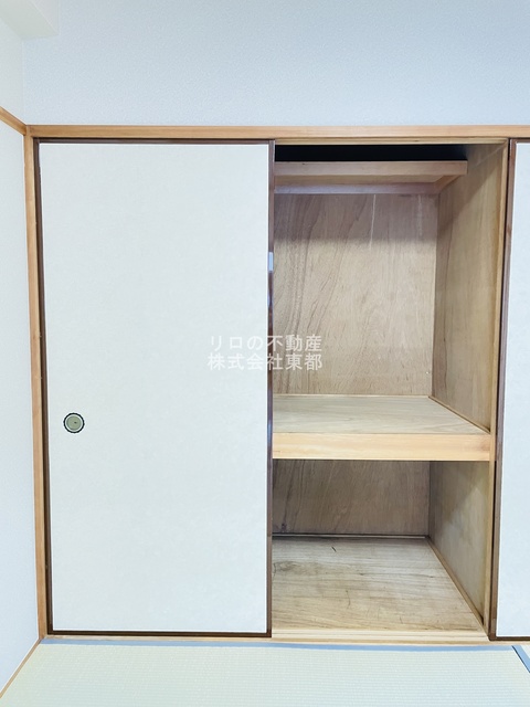 収納　押入れタイプは奥行がある収納力！